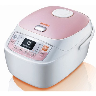 人们在新疆市场快乐购物，展现补贴对生活的影响