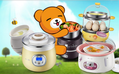维修师傅正在使用现代诊断设备进行五金电器维修