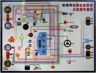结业典礼上，学员们获得了结业证书，脸上洋溢着喜悦的笑容。