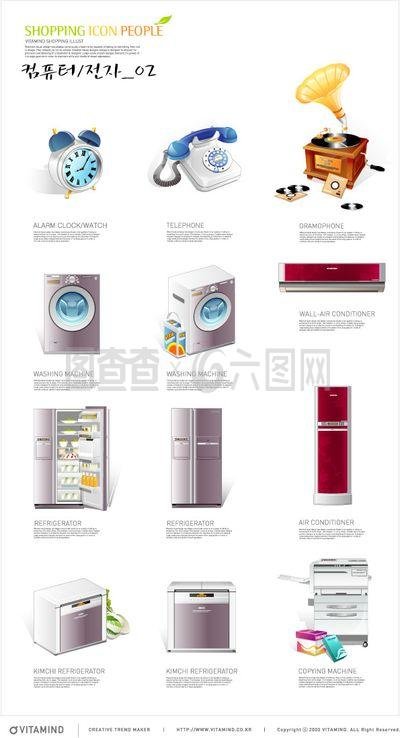 一位女士看着镜子中补发后的自己，脸上露出自信的笑容。